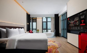 Radisson Red Yangzhou Slender West Lake